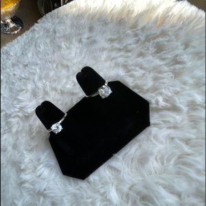 14k gold whit c/z stone weighs 2 grams ( two rings) 100$ c/u